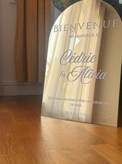 Modèle regarde de l’âme